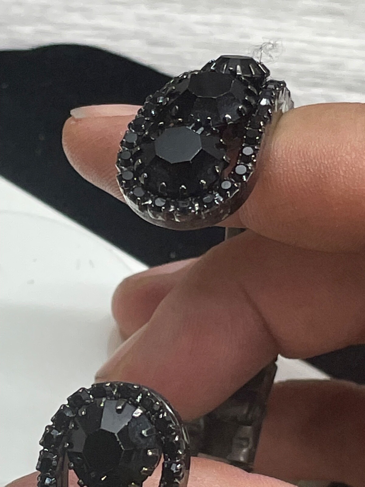 Bracelet Black Rhinestone Hinged Open Clasp at Top Pretty design vintage