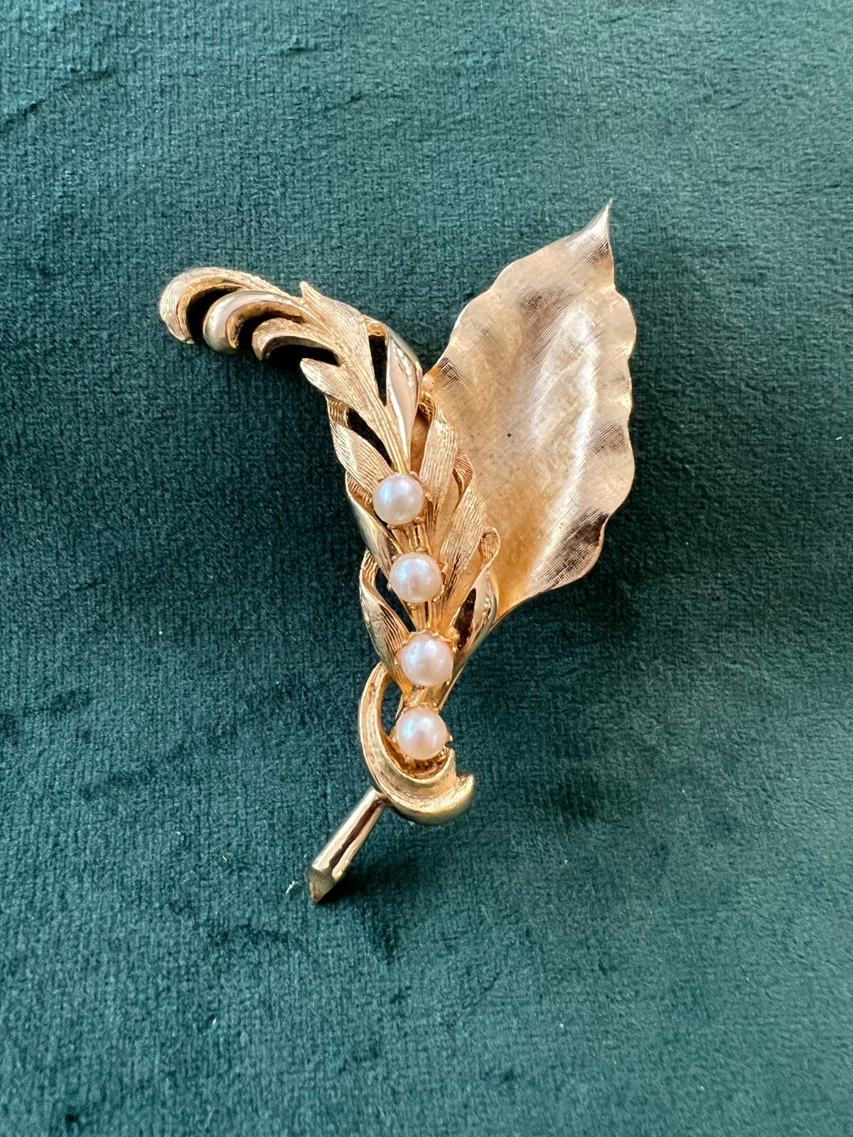 Vintage Brooks May Gold Tone Pearl Floral Brooch Leaf Pin Mid Century Signed