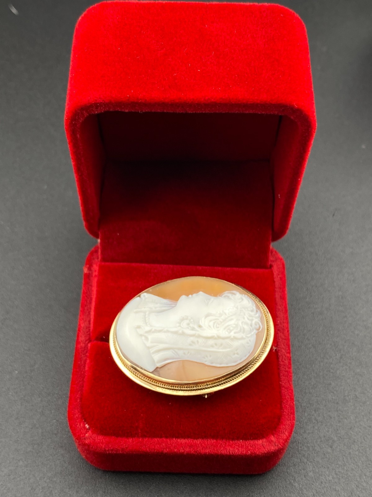 14k Gold Left Facing 1.49″ Hand Carved Cameo Brooch Pin Pendant Authentic 6.7gm