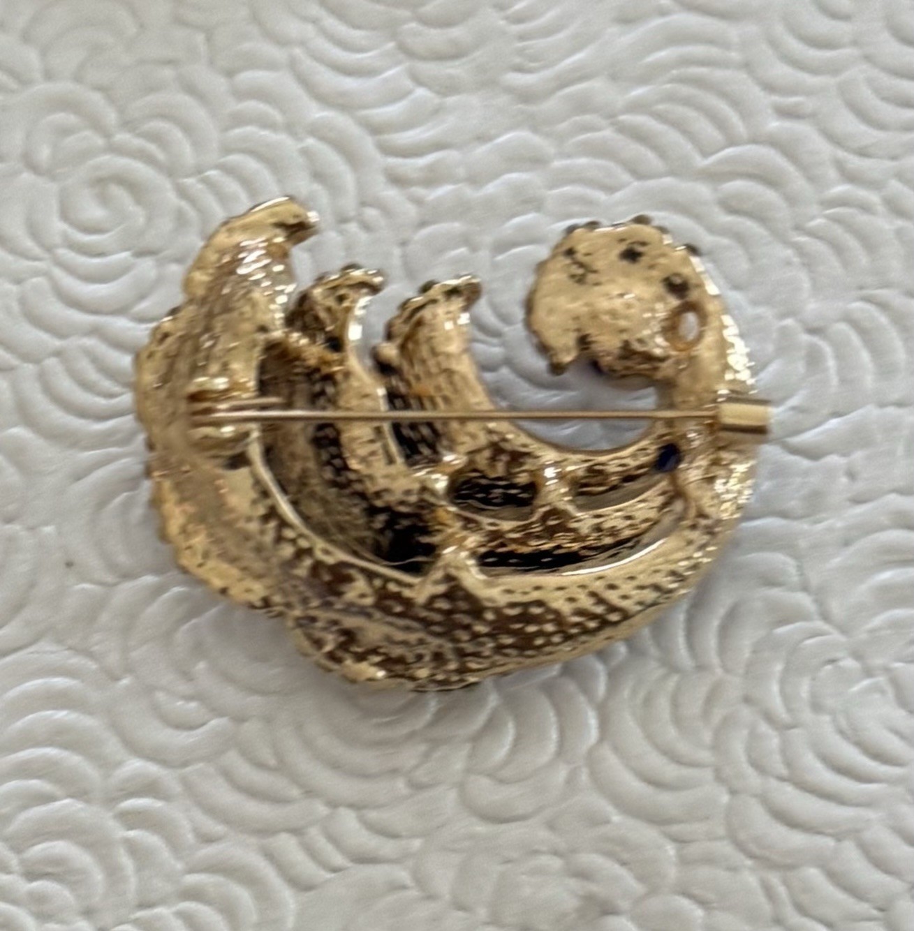 Vintage style wave brooch enamel on metal