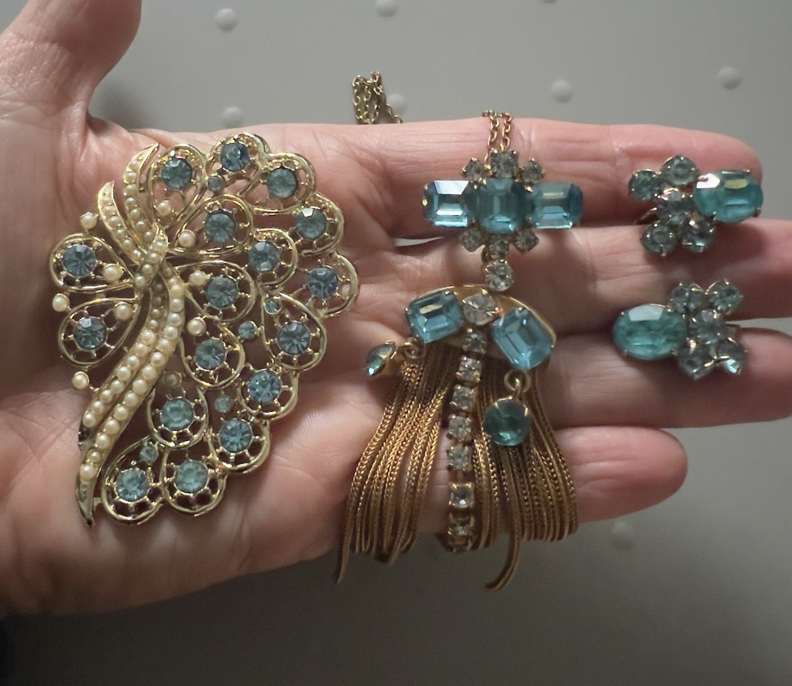 Vintage Aqua Rhinestone & Faux Pearl Jewelry Set – 3 Pieces – Gold Tone