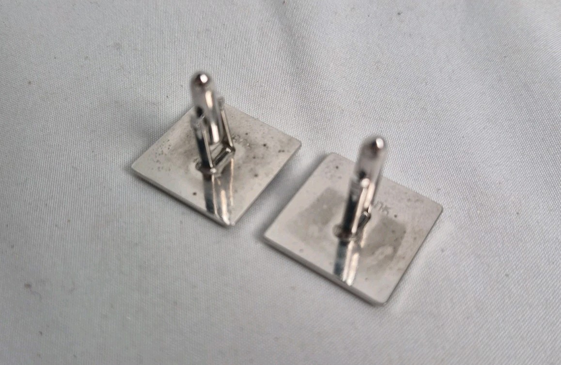 Swank Lion Cufflinks Vintage Cream Enamel Silver Tone Square 7/8″