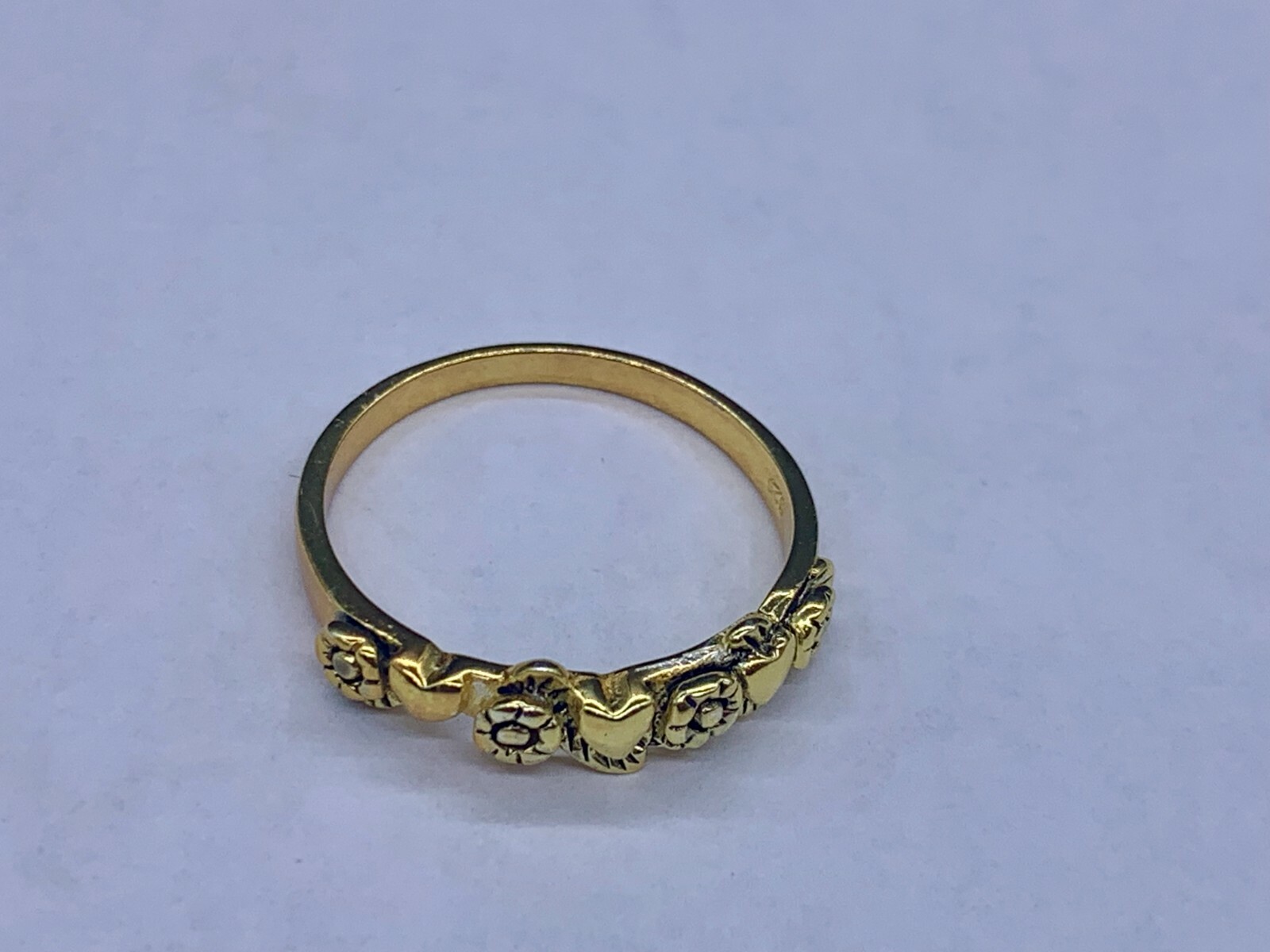 VINTAGE STERLING SILVER GOLD PLATED HEARTS FLOWERS BAND ELEGANT RING SIZE 8