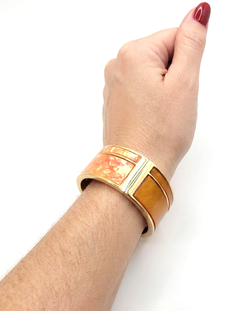 Gold Tone Hinged Bangle Bracelet with Marbled Resin Inlay Fashion Jewelry 7in N4