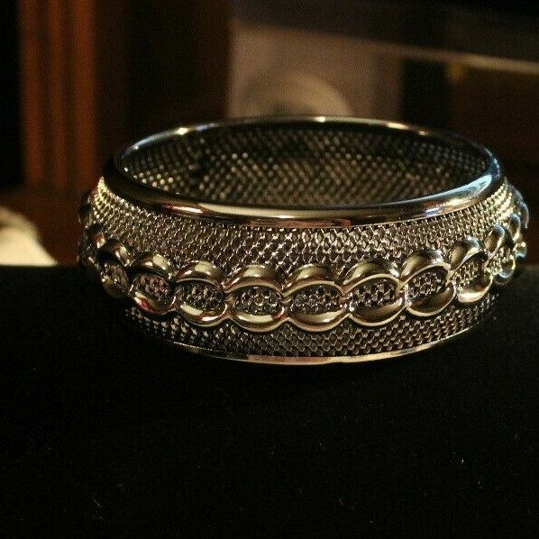 VINTAGE MESH& SILVERTONE WITH RAISED DESIGN BANGLE 2 3/4′ ACROSS1 1/4″ WIDE CHIC