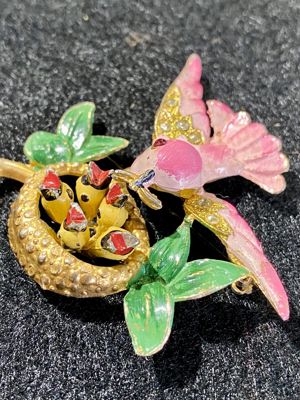 Vintage Fred Gray Corp Birds Nest Mother & Babies Enamel Metal Brooch USA 1940s