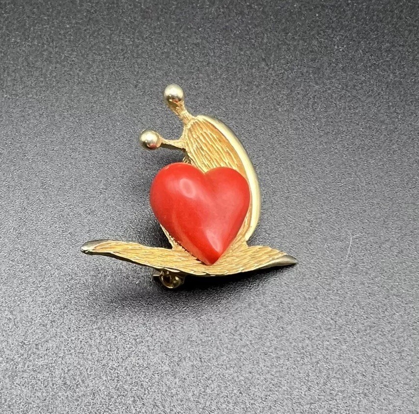 Figural Brooch Gold Tone Snail Red Heart Shell Pin Nautical Mermaidcore Costume