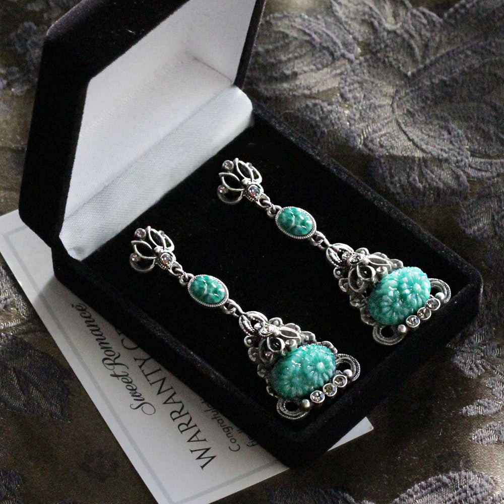 Art Deco Vintage Green Jade Glass Necklace and Earrings N1095