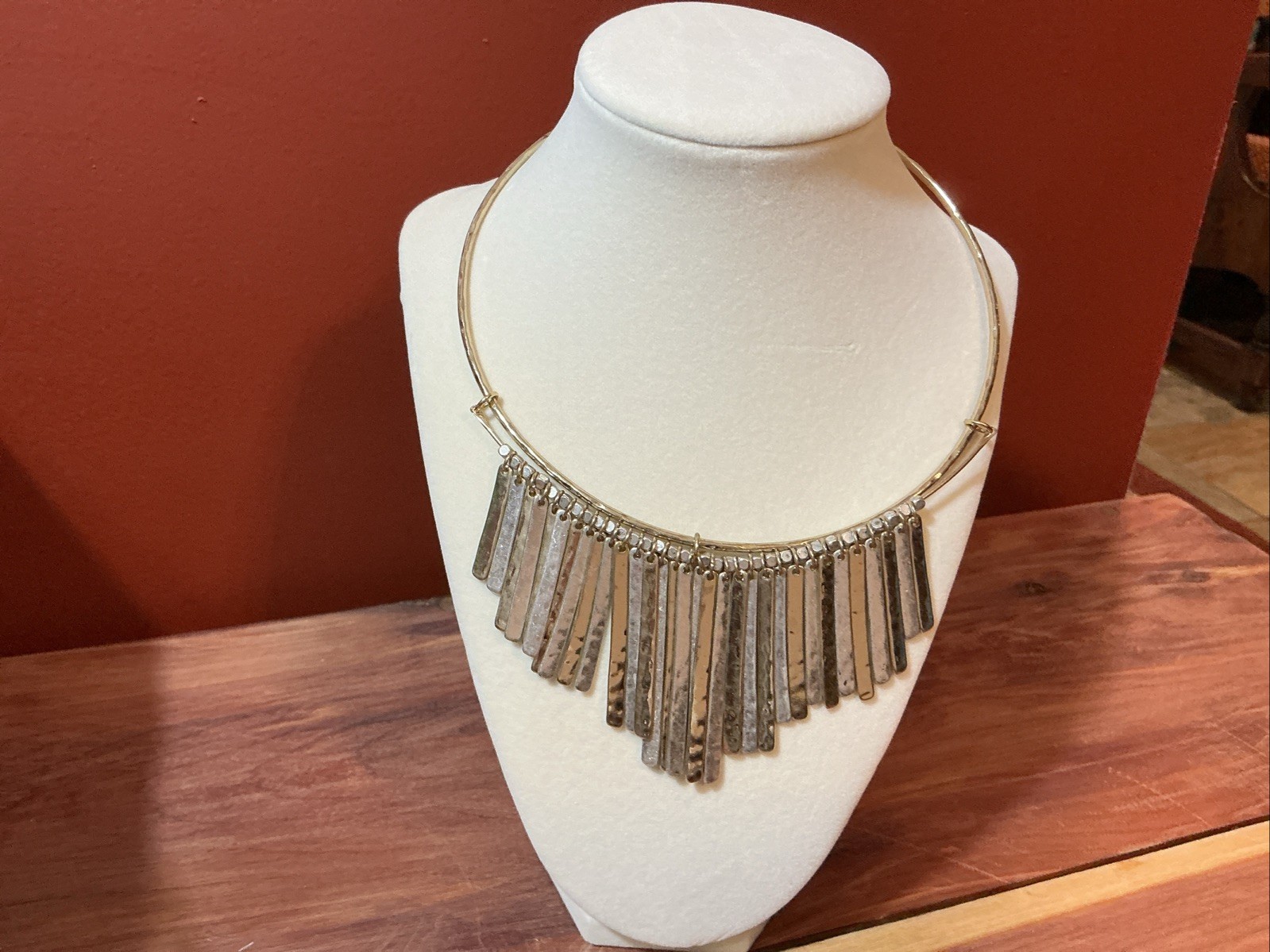 RLM Robert Lee Morris Signed Vintage Silvertone Fringe Bib Style Necklace KB102
