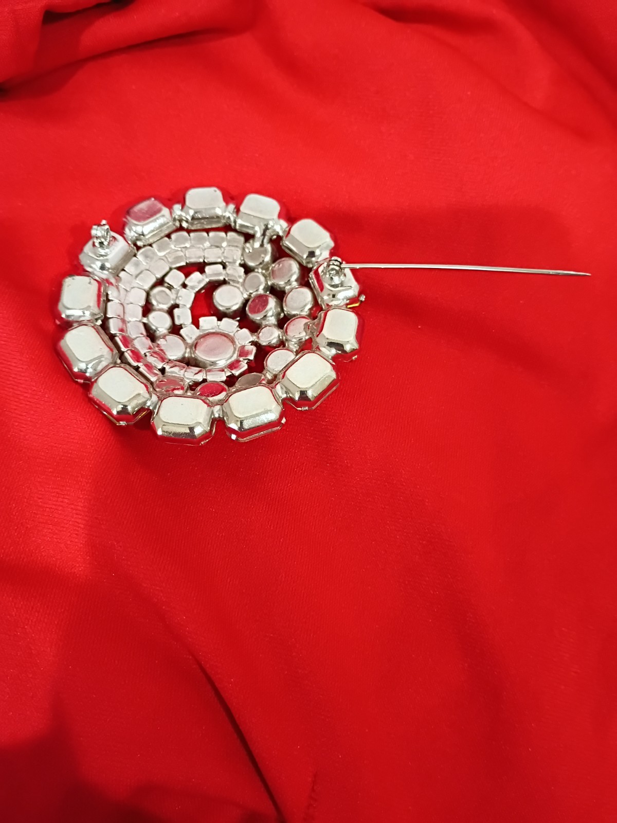 Vintage Unsigned Brooch Clear Round and Emerald Cut Prong Set Rhinestones