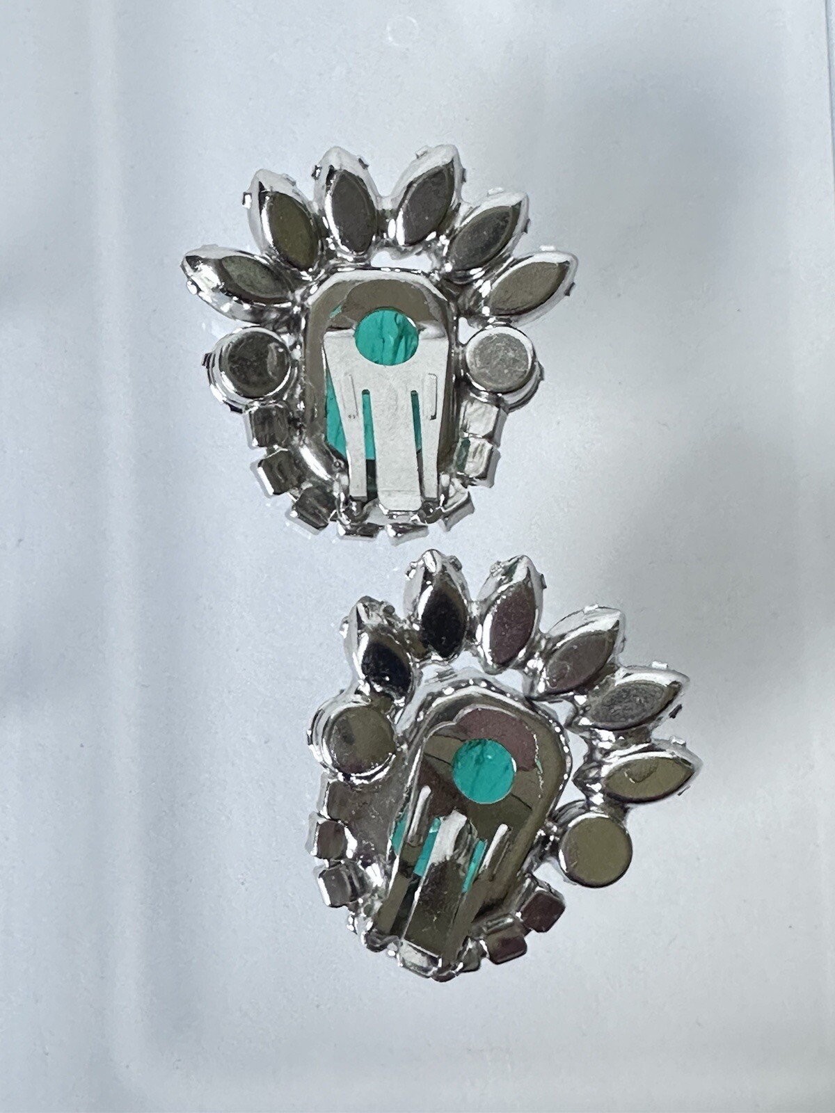 Vintage Juliana Silver Tone Flawed Emerald Crystal Rhinestone Brooch & Earrings