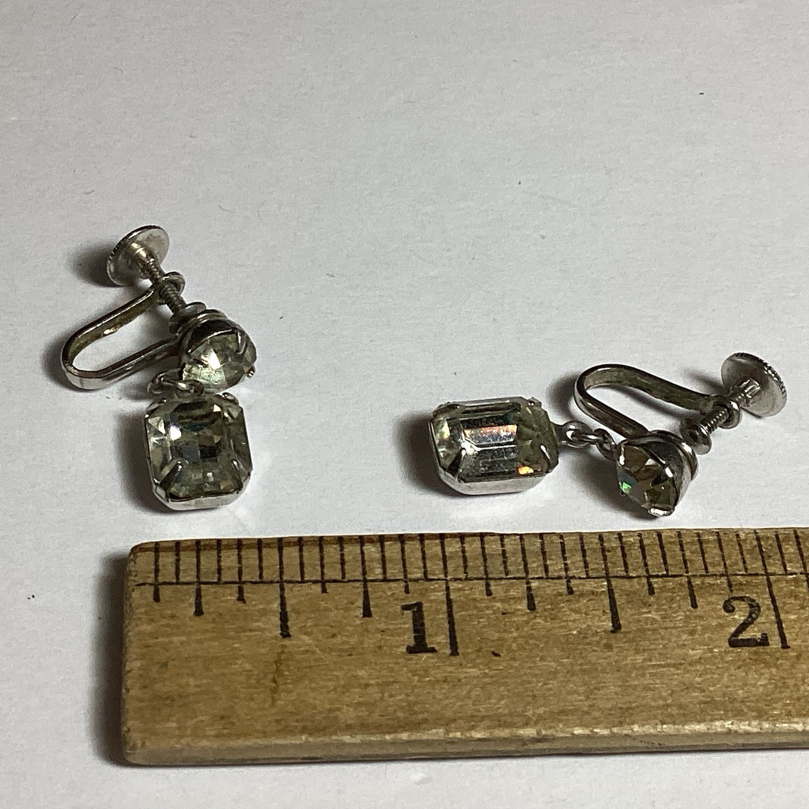 VTG PAIR OF CLEAR DROP-DANGLE RHINESTONE SCREWBACK EARRINGS GORGEOUS SILVERTONE