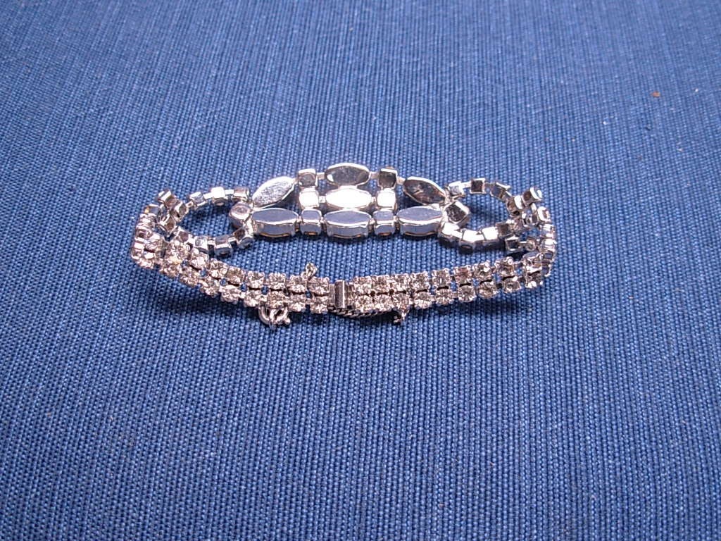 Vintage Weiss Clear Rhinestone Silver Tone Bracelet Circa 1942-1971 Safety Chain