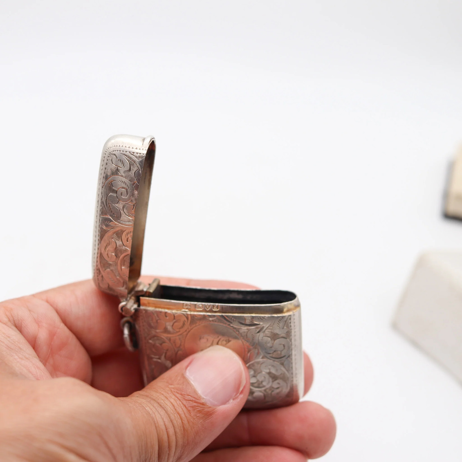 JAMES DEAKIN & SONS 1911 Chester Curved Vesta Matches Box In .925 Sterling