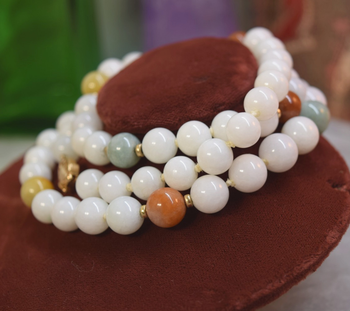 Vintage 14K Gold Red White & Green 9 mm – 10 mm Jade Bead Necklace 27″