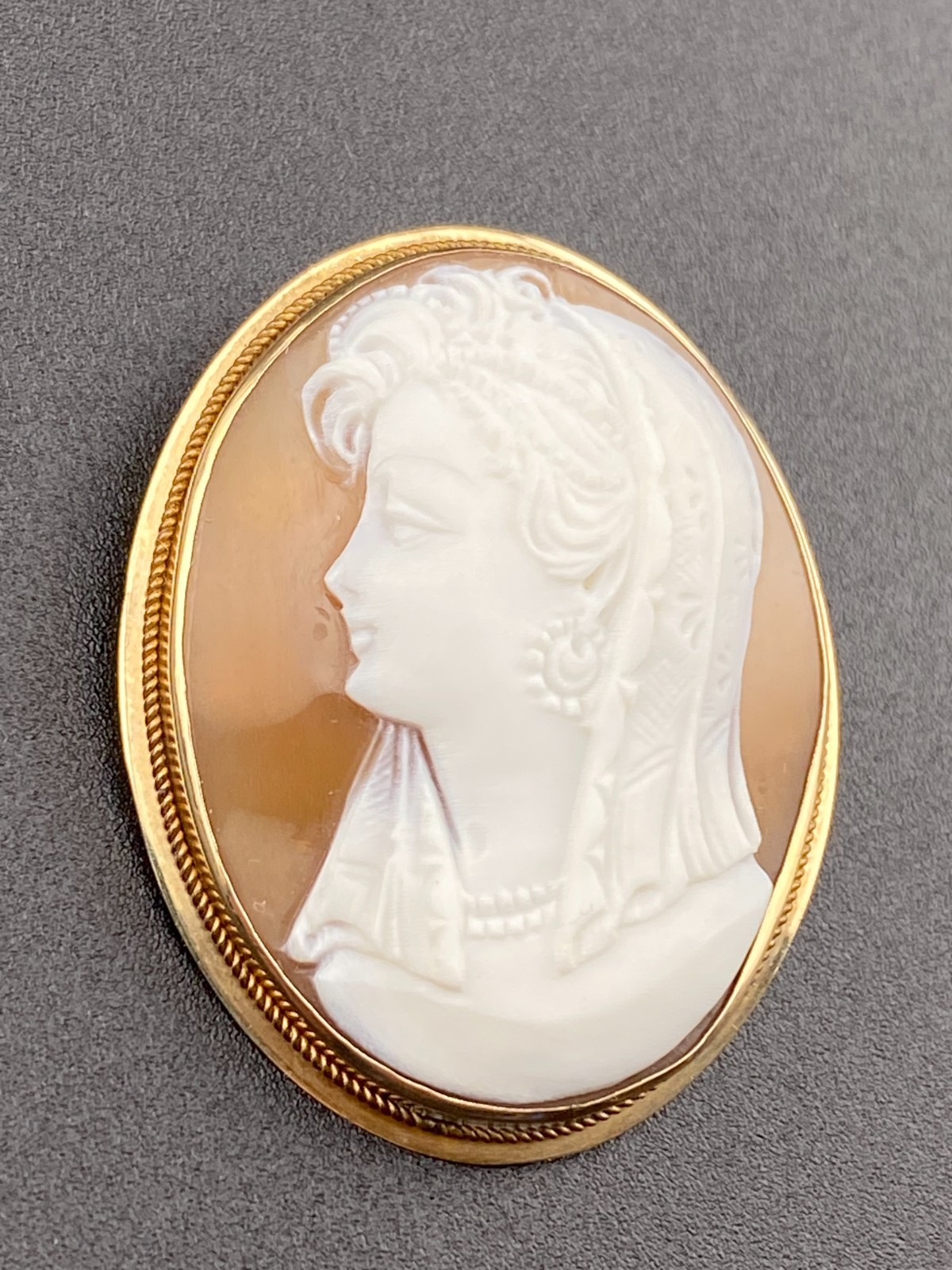 14k Gold Left Facing 1.49″ Hand Carved Cameo Brooch Pin Pendant Authentic 6.7gm