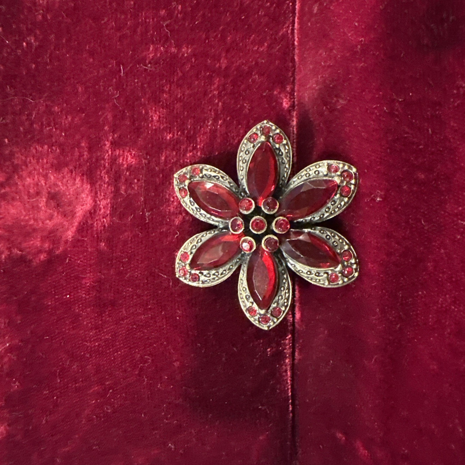 Vintage Red Glass Marquis Flower Floral Scatter Hat Tac Pin Retro 2 In Wide