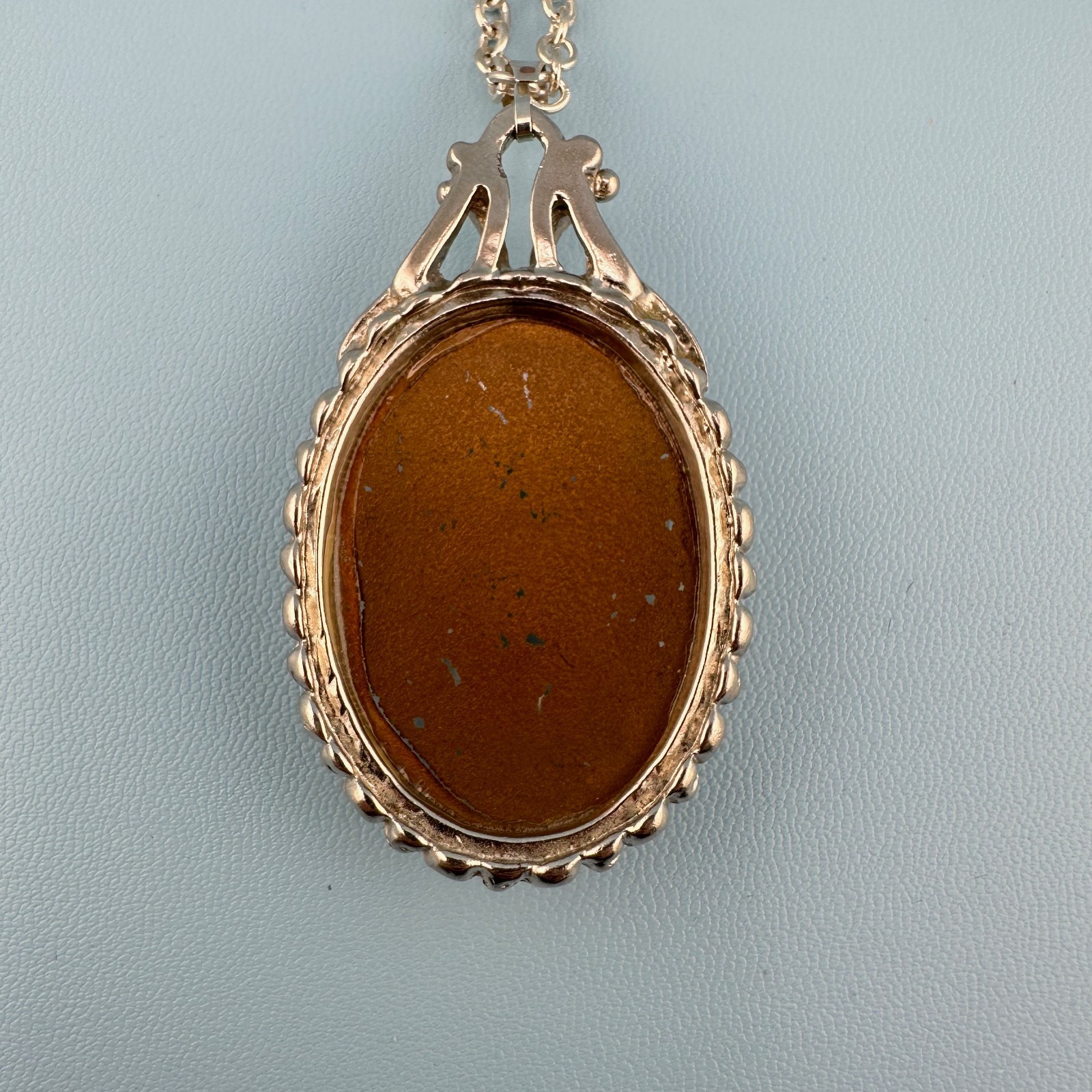 Vintage Frosted Opaque Glass Cameo Pendant Necklace Silver Tone Off White 28″