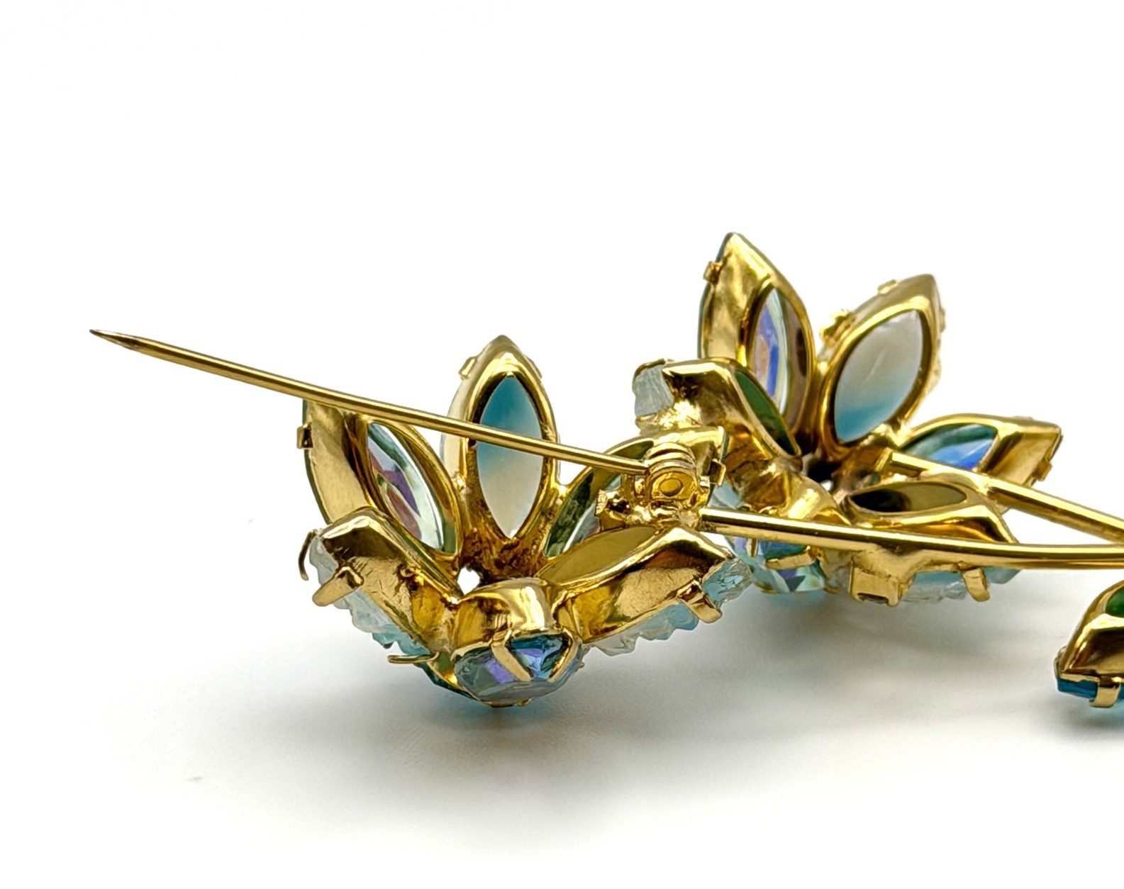 Vintage Blue Aqua Aurora Borealis Rhinestone Flower Brooch Pin Gold Tone MCM