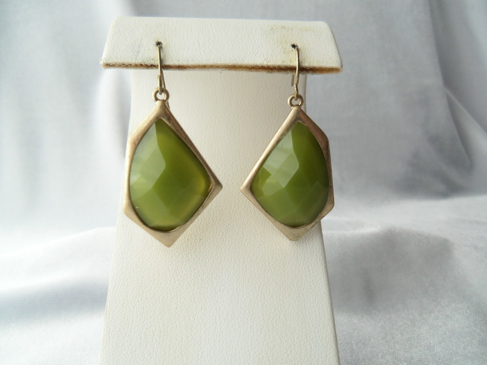 Vintage Faceted Olive Green Acrylic Stone Modernist Dangle Gold Tone Earrings