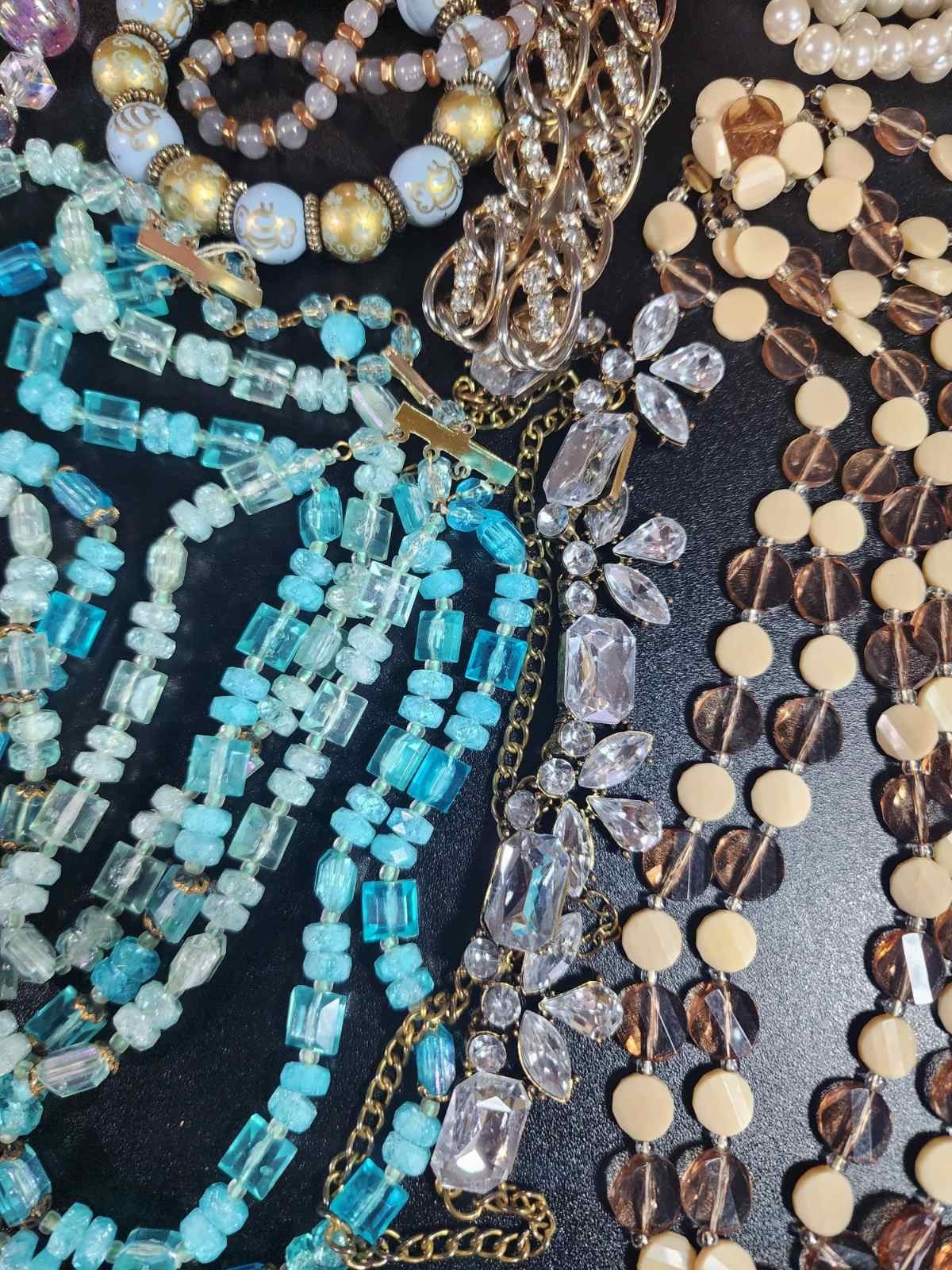 Vintage jewelry set of 26 in vintage purse