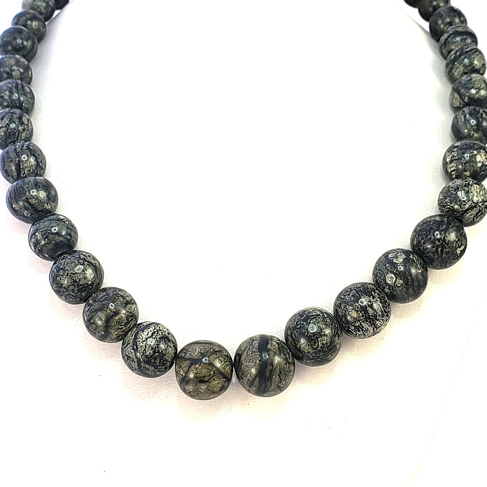 Graduated STONE Bead Necklace Barrel Clasp Vintage Marbled Black and Gray 19″