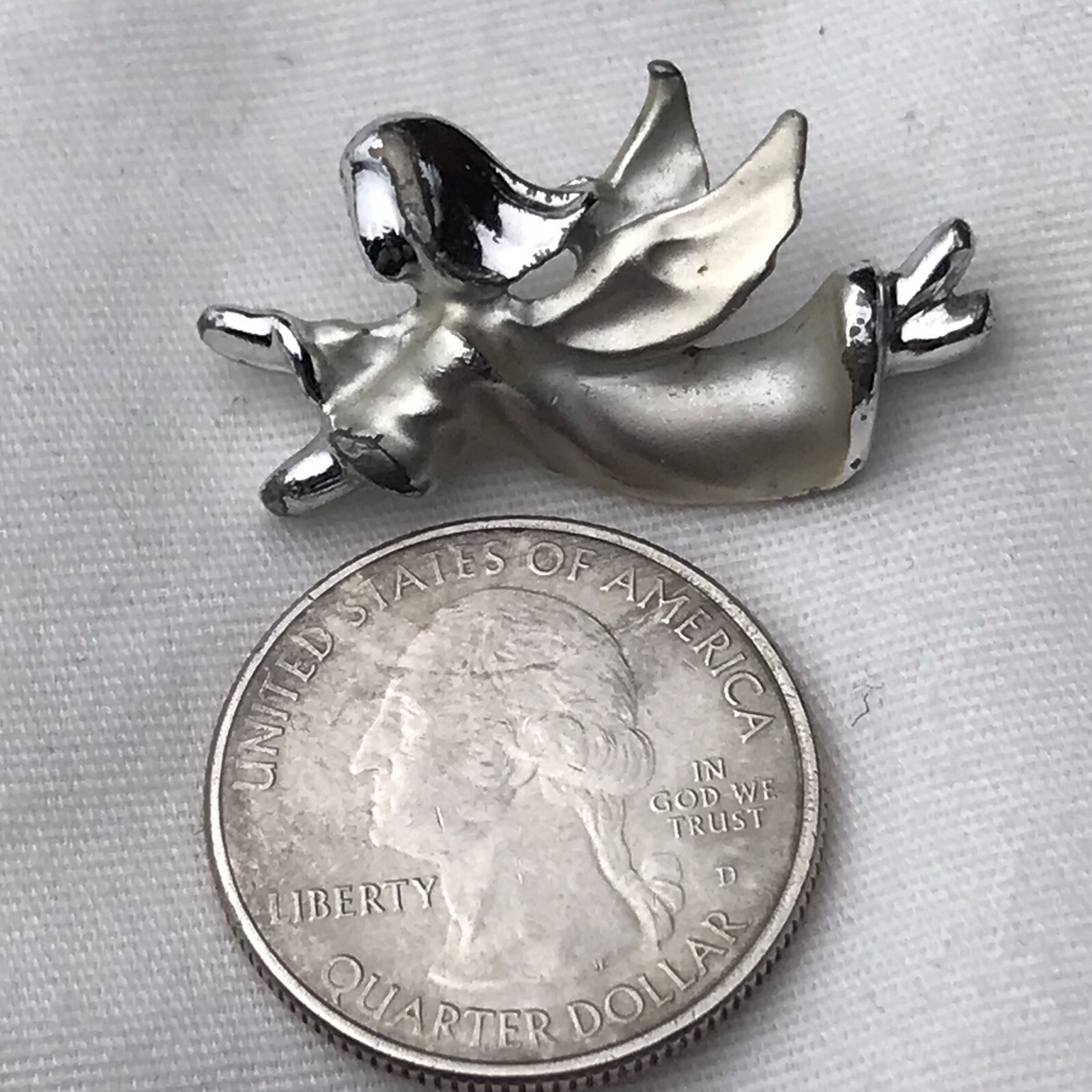 Gigio Silver Tone Off-White Enamel Angel Pin Vintage Flying Whimsical