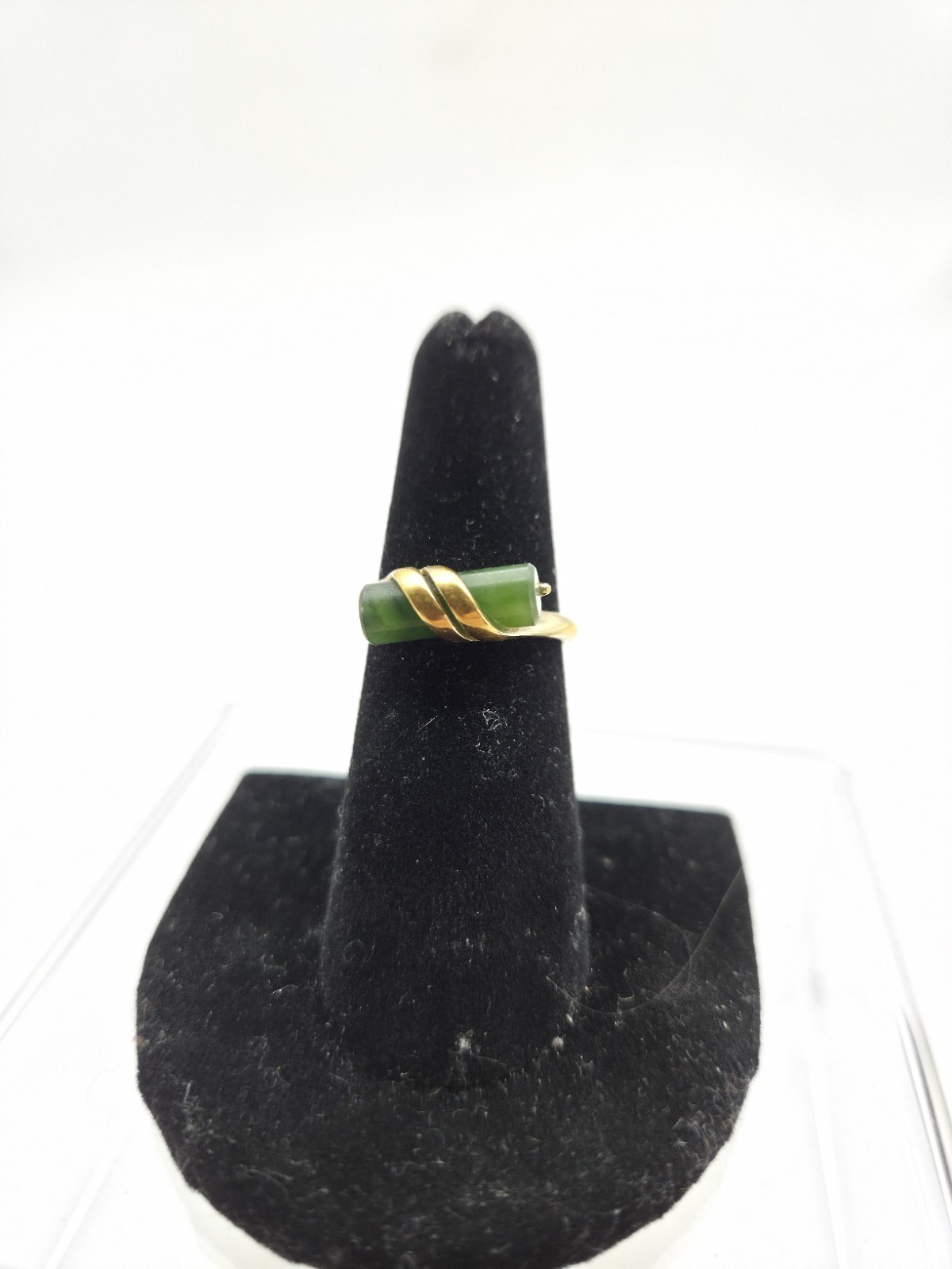 Vintage Avon Jade Ring Real Jade Size 7 Signed Cage 1978