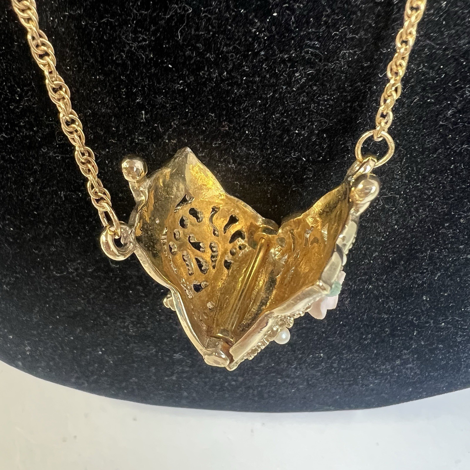 1928 Gold Tone Filigree PURSE w/Porcelain Rose Pearls Opens Pendant Necklace 28”
