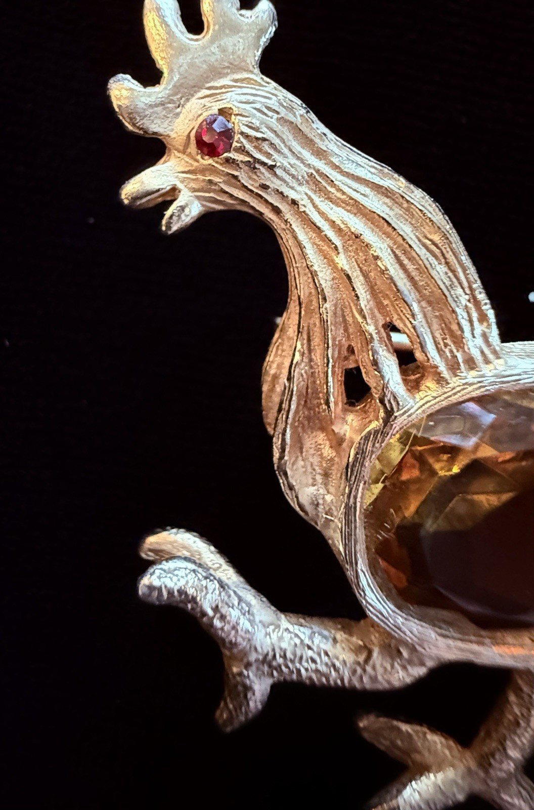 Vintage Faceted Citrine Glass Belly & Red Eye Golden Tone Rooster Brooch Coro?