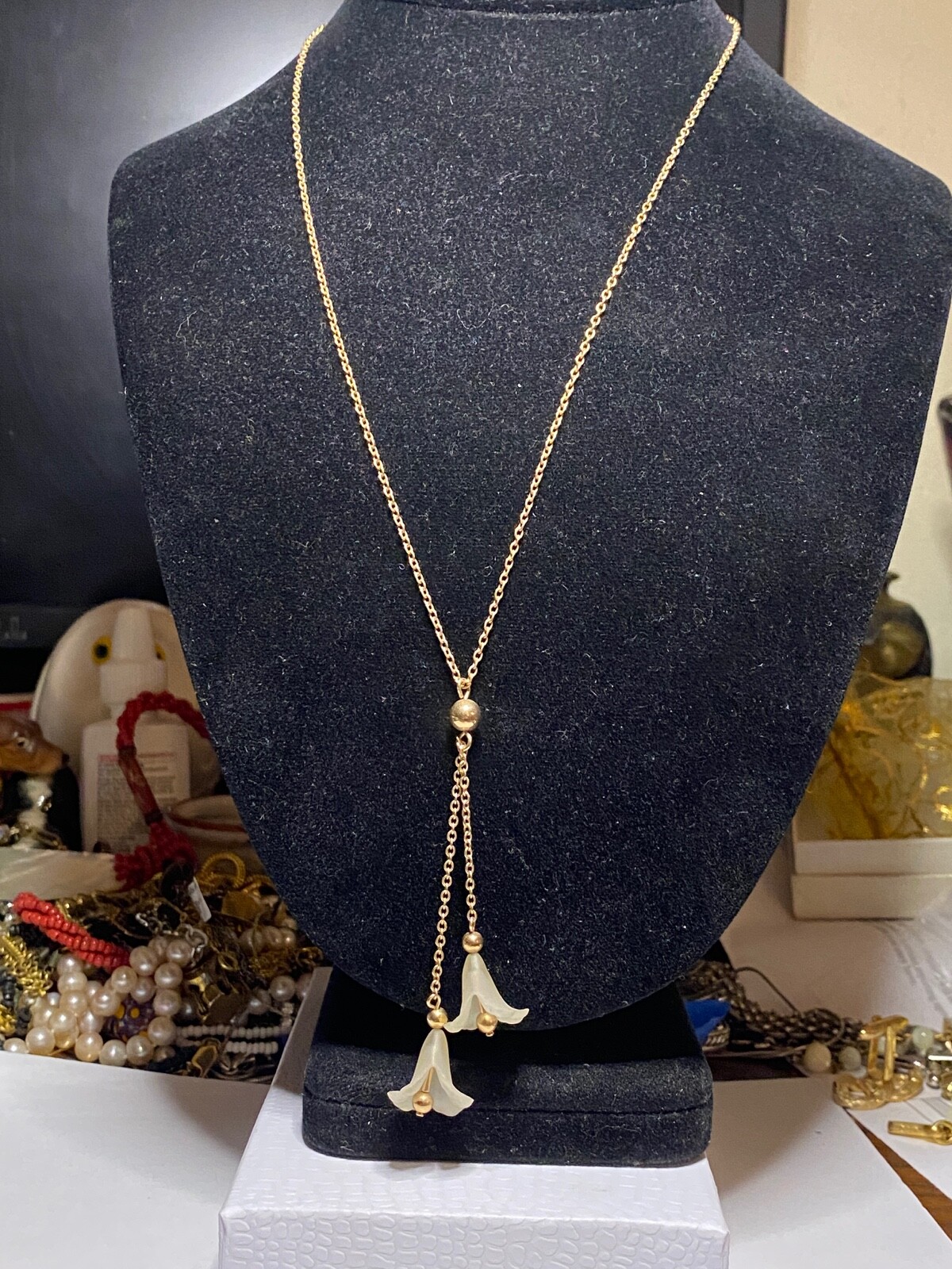 Avon Signed Vintage Golden 19 3/4″ Necklace w/ Cala Lily Flower 3″ Dangles