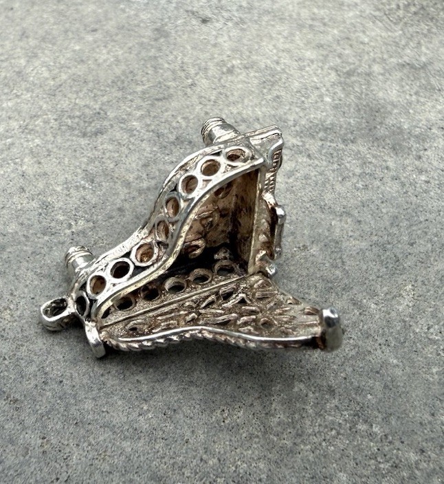 Vintage Sterling Silver Fancy Opening Grand Piano Musical Notes In Charm 4.4g