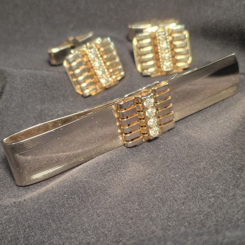 Las Vegas Glam 1950s 1960s Mens Cufflinks and Money Clip Corbi Quality Gold