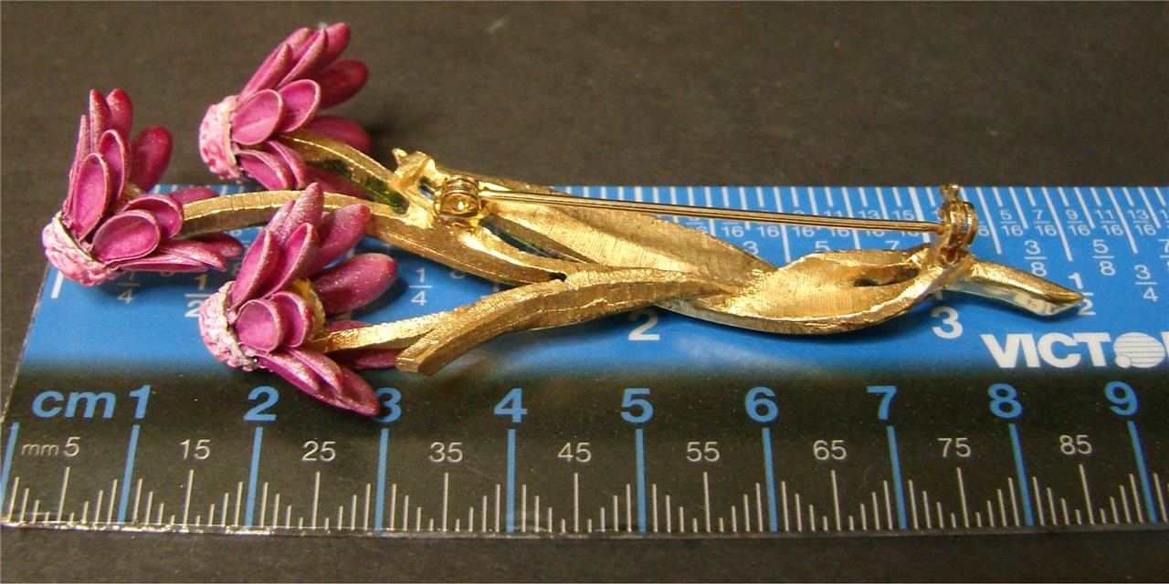 Vintage Retro Mod 60’s Purple Enamel Metal Daisy Flower Bouquet Pin Brooch