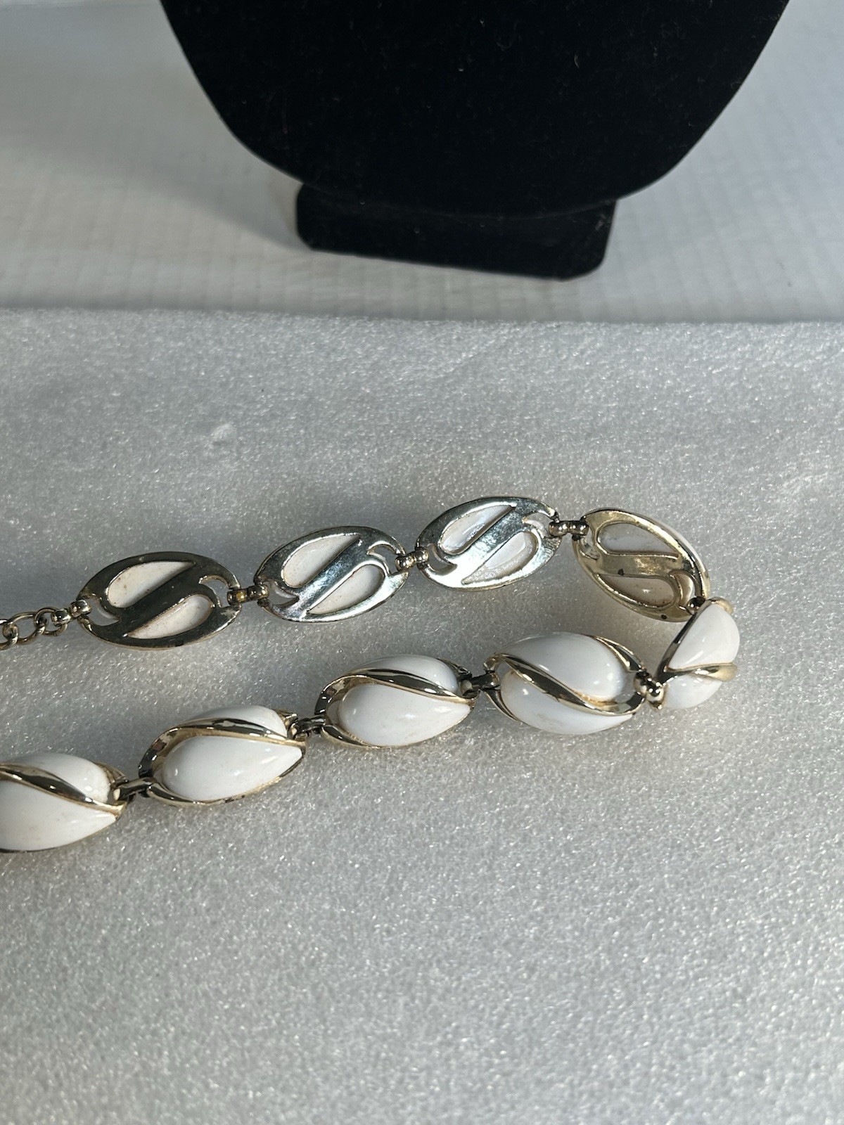 Vintage Coro Choker Rain Tear Drop Necklace White and Goldtone Chain Hook Closer