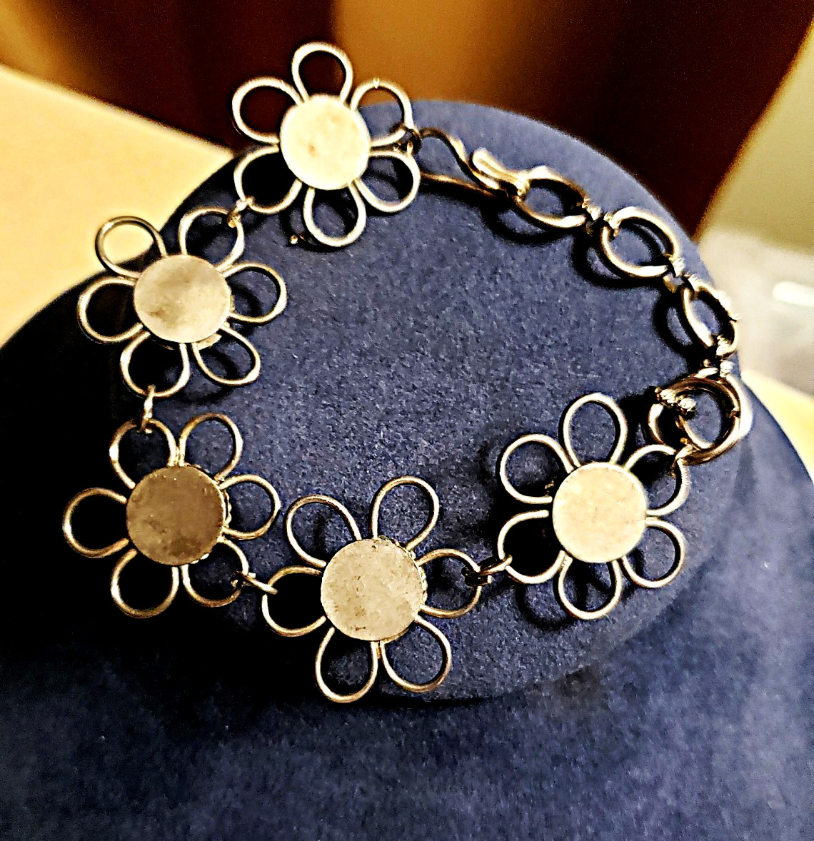 VTG Wire Wrap Brass Center Daisy Flowers LInk Bracelet Silver Tone 9 inch