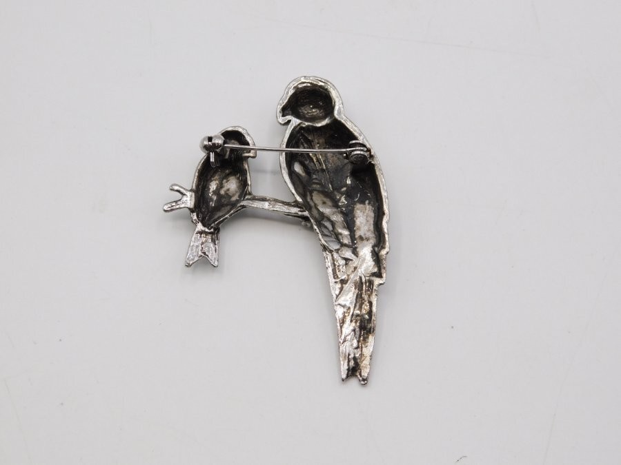 C118-VINTAGE PIN/BROOCH~BIRDS~PARROTS?~SILVER TONE~UNIQUE~1.5″ X 2″