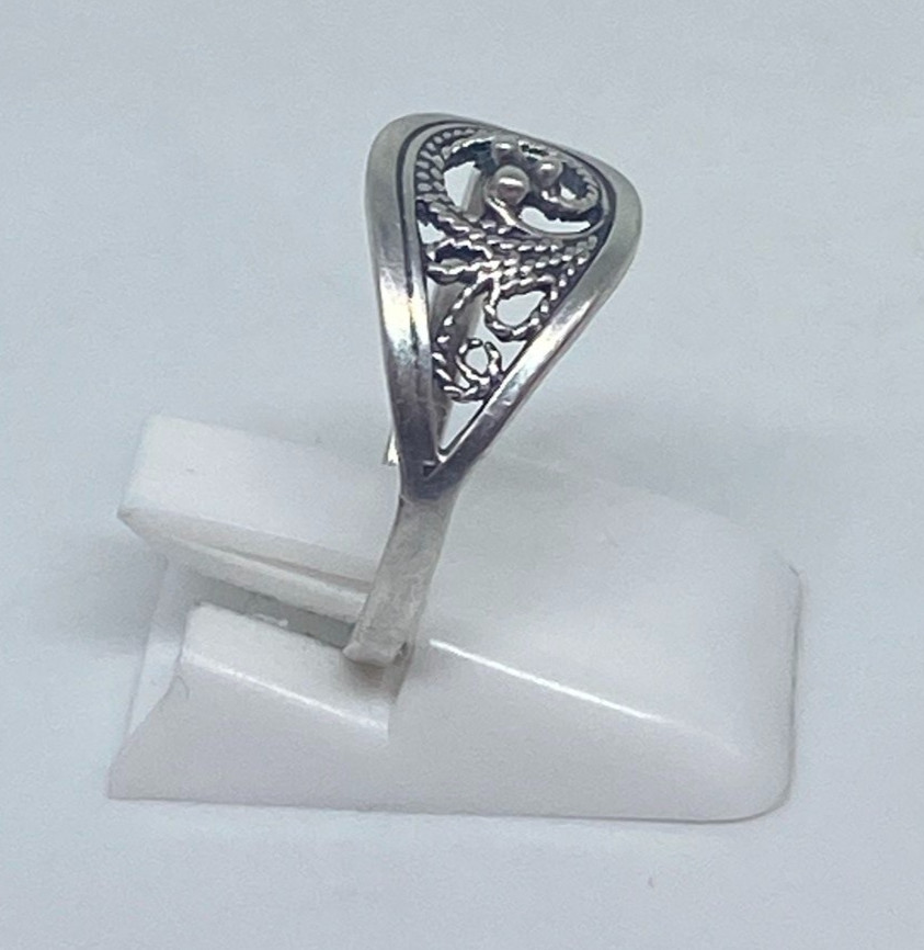 Vintage rings made of 925 silver, Size 7.5 . Weight 1.53 g.Jewelry from Ukraine