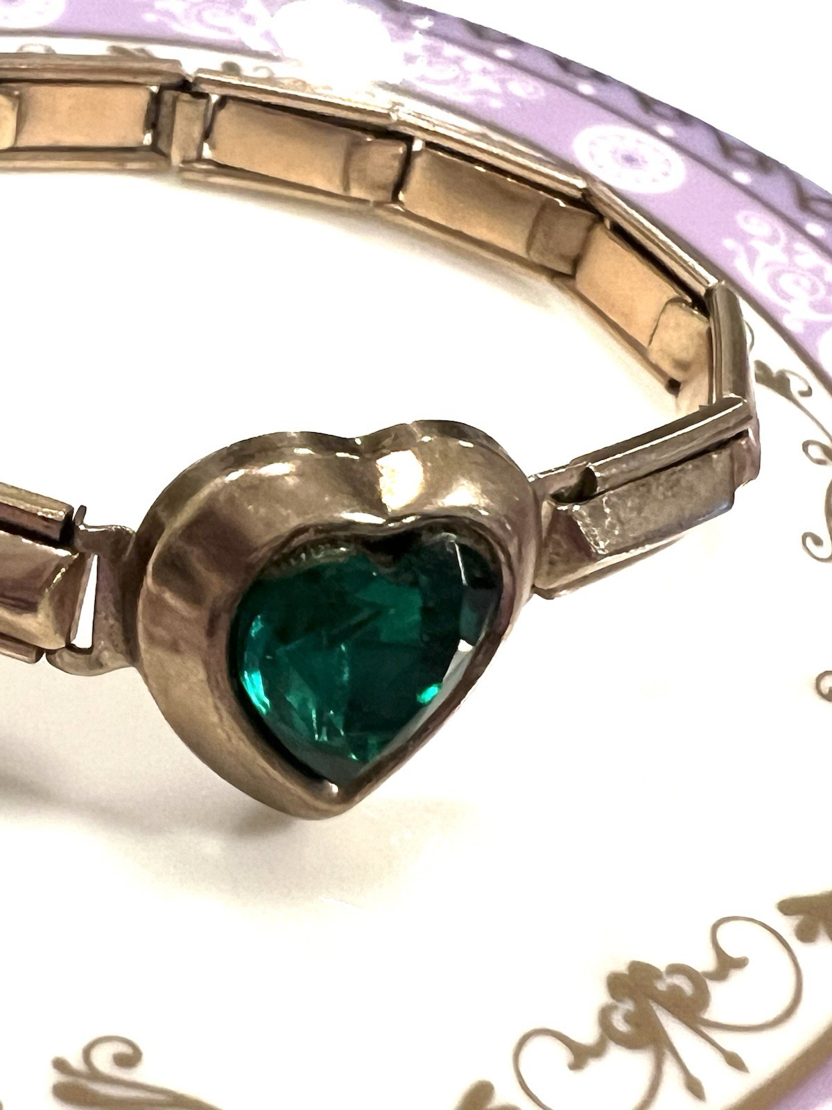 Vtg Child May Birthstone Green Heart Stretch Bracelet Gold Tone 60-70s Good Cond