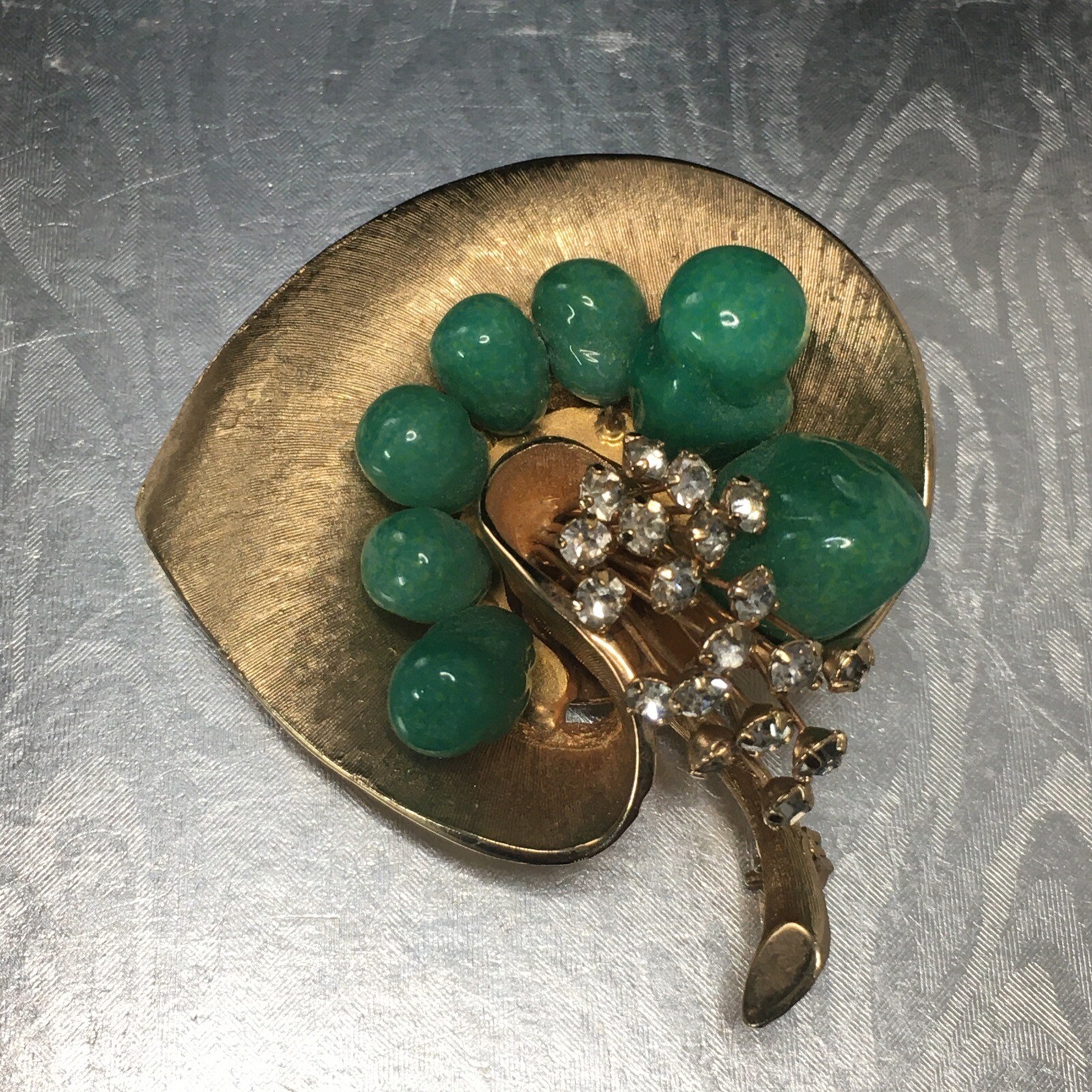 Vtg Flowering Grapes Brooch 2.25″ Poured Green Glass Crystal Stamens Heart Leaf