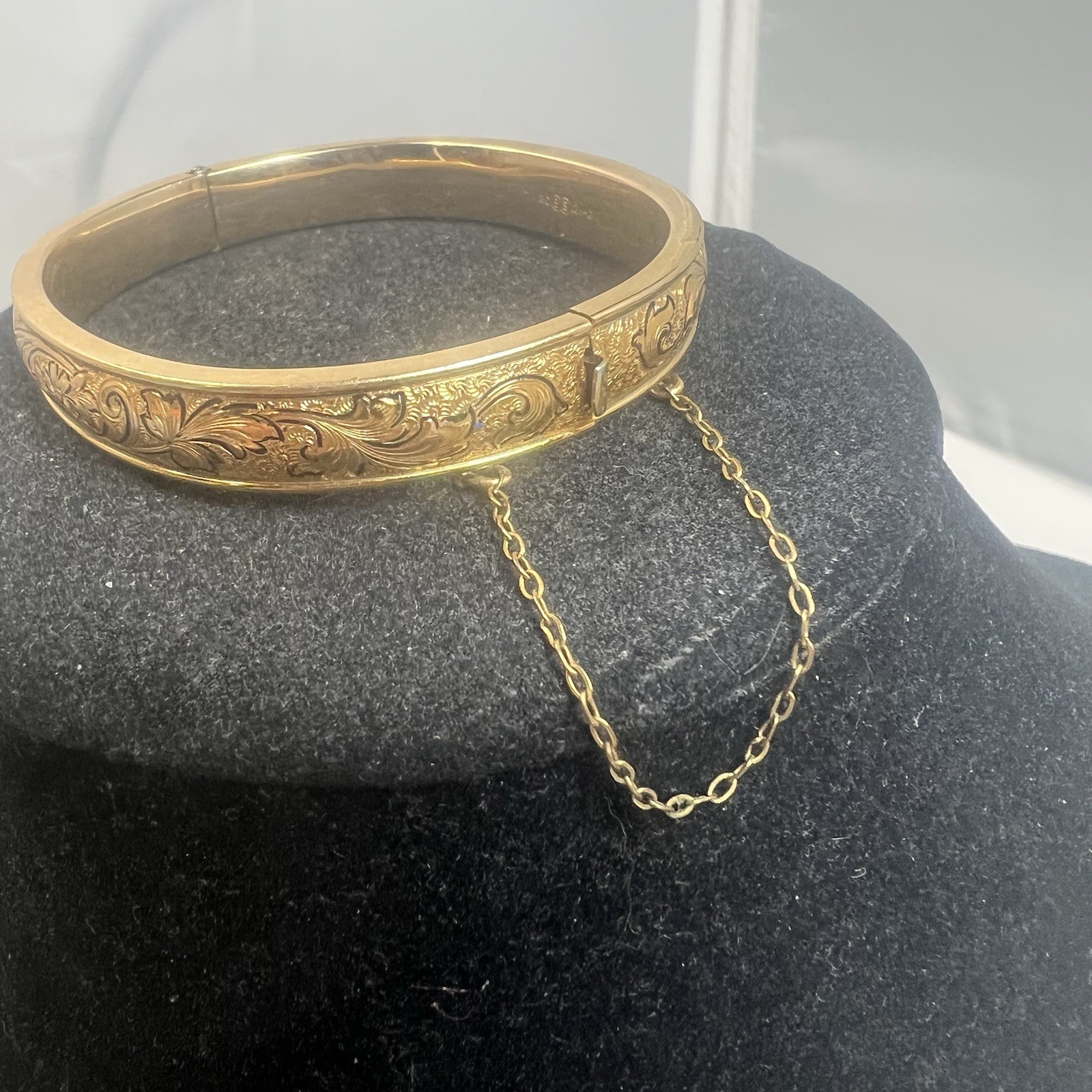 Vintage BB Binder Brothers 1/20-12k Gold Filled Etched Hinged Bangle Bracelet