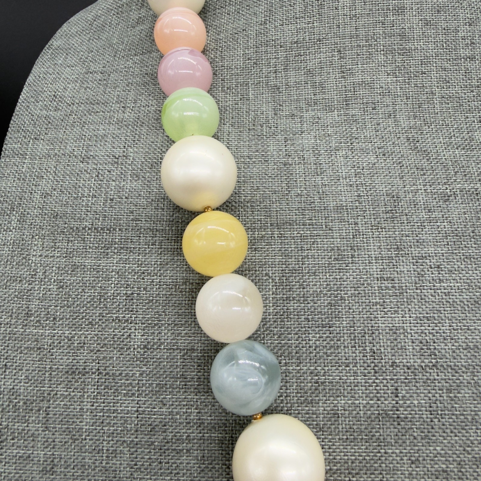 Vintage Acrylic Necklace Marbled Pastel Graduated Beads 28 Inches