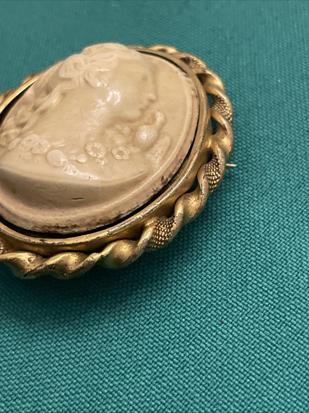 Antique BEAUTIFUL Carved SIDE PORTRAIT Cameo Brooch 2.25” High Relief