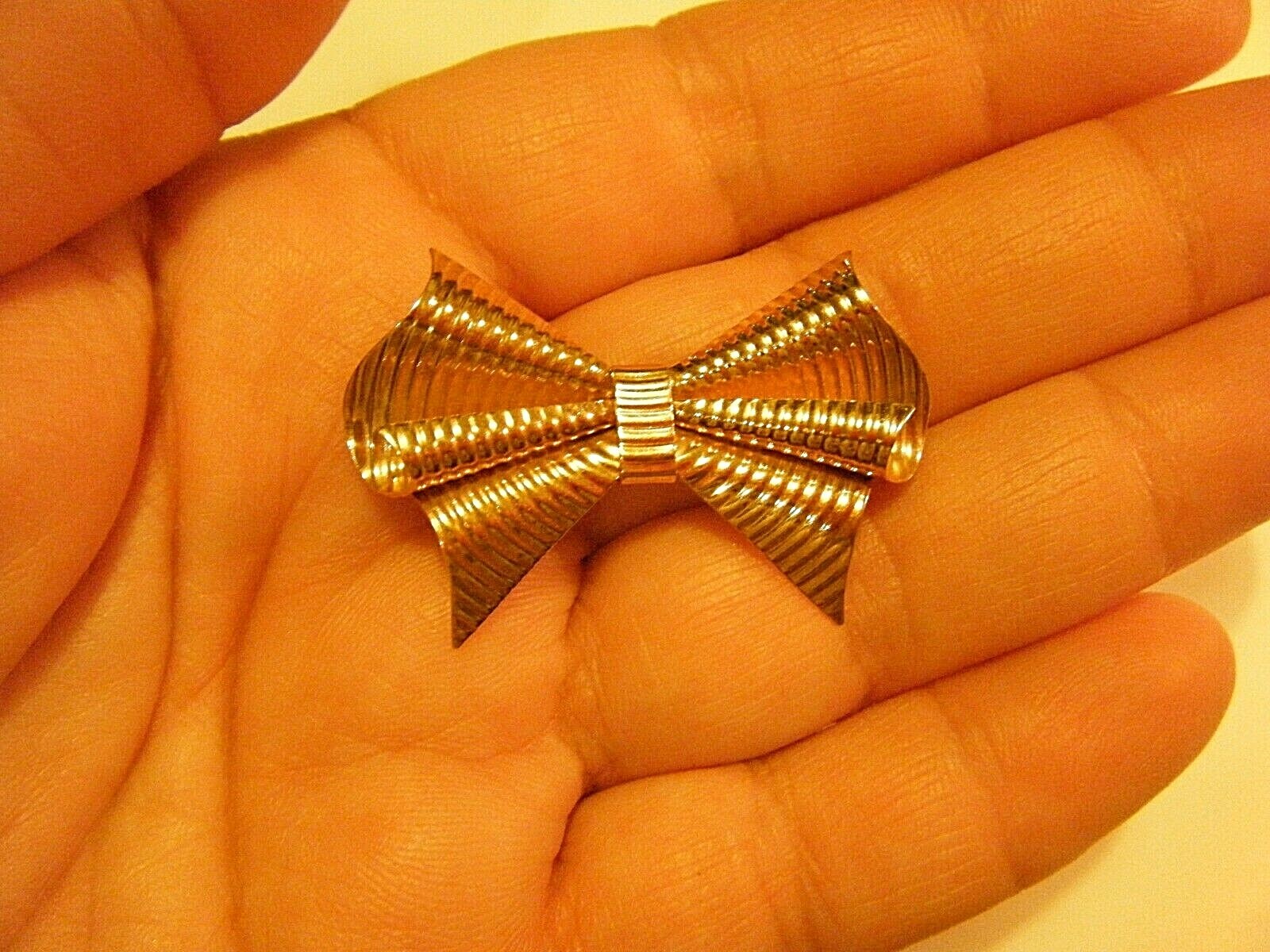 Vintage Ribbed Design Solid 14K Yellow Gold 40mm 3D Bow Pin 5.3g