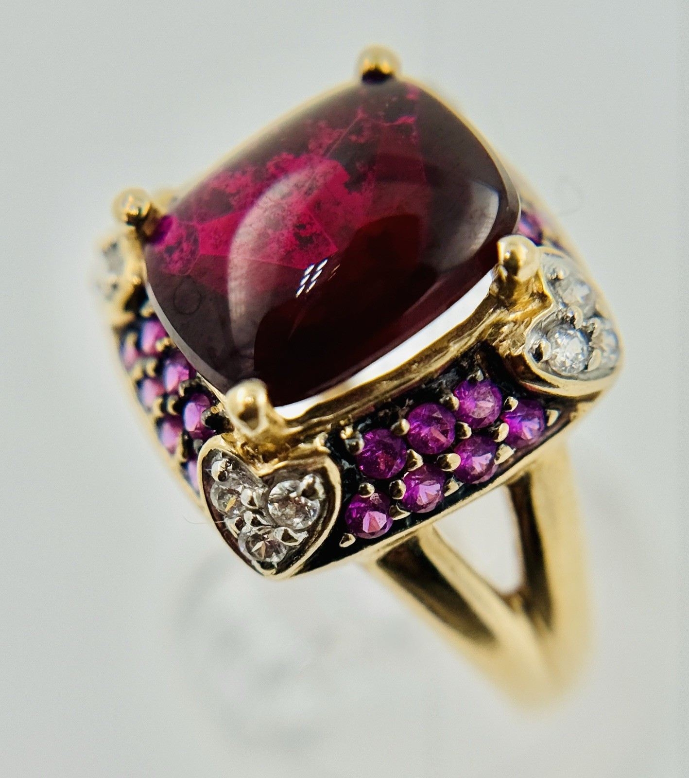14K Gold gorgeous Garnet,Safire & Diamonds Ring MEDA size 6.25, 5g approximately