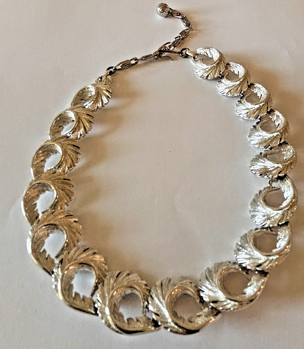VINTAGE LISNER signed silver wave link scroll choker necklace 16″ adjustable