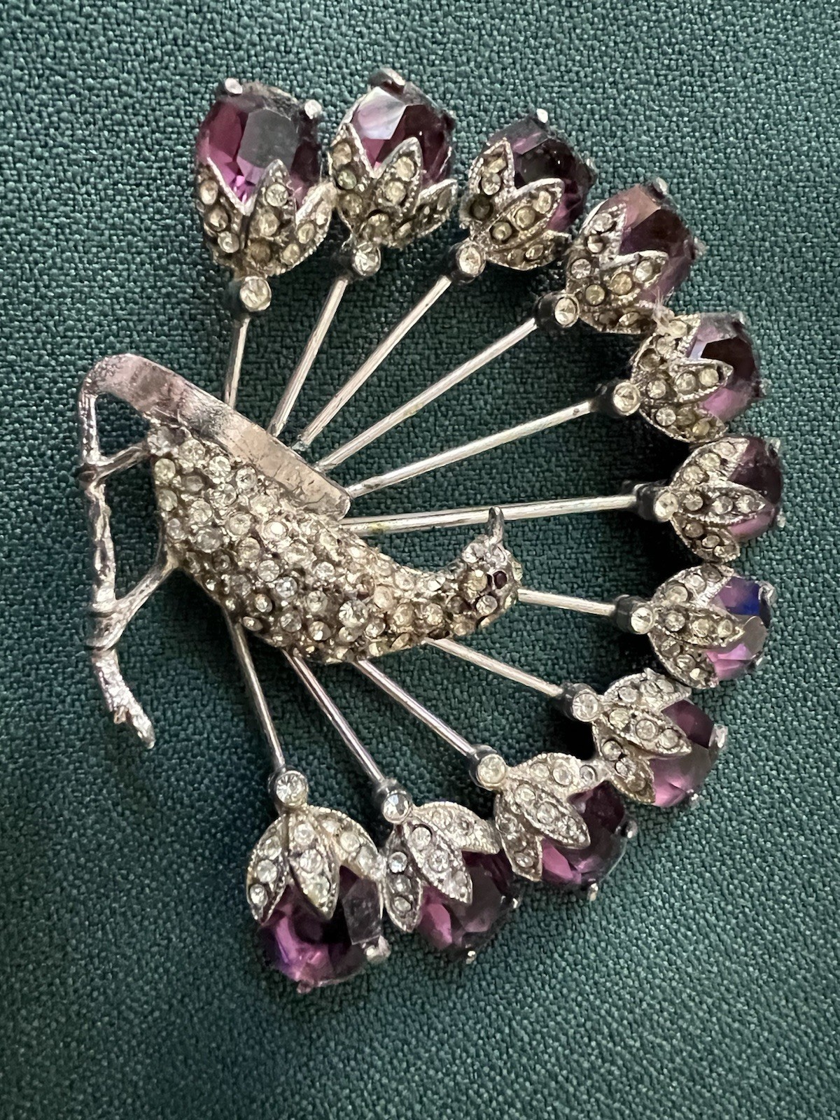 STUNNING VINTAGE 30s-40s HUGE PEACOCK BROOCH PURPLE TAIL FEATHER STONES