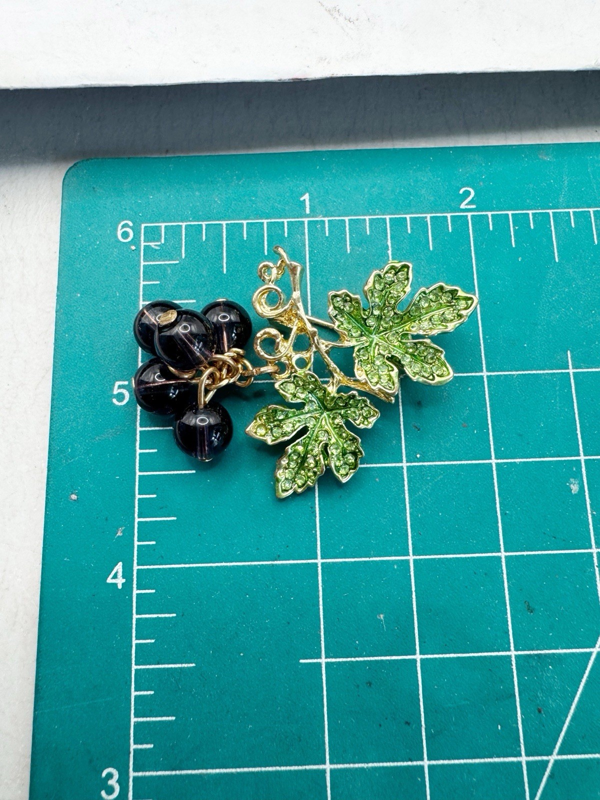 Bunch of Grapes Brooch Amethyst Glass Purple Grapes Gold Green Rhinestone Leaves