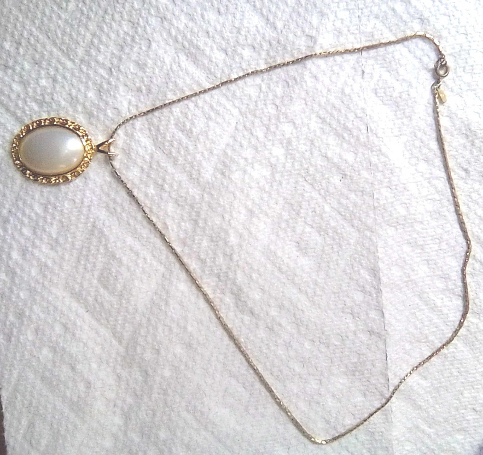 Vintage Monet Faux Frosted White Cabochon Frame Pearl Gold Tone Chain Necklace