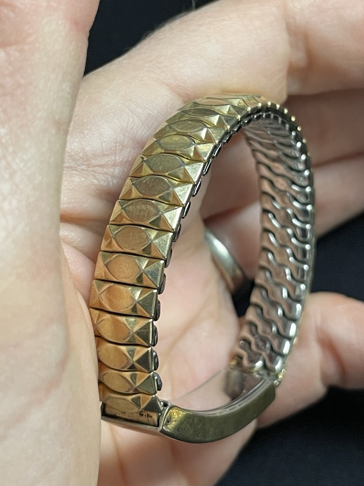 Vtg Engraved ID Bracelet Leanne Cursive Gold-Tone Stretch Band Speidel